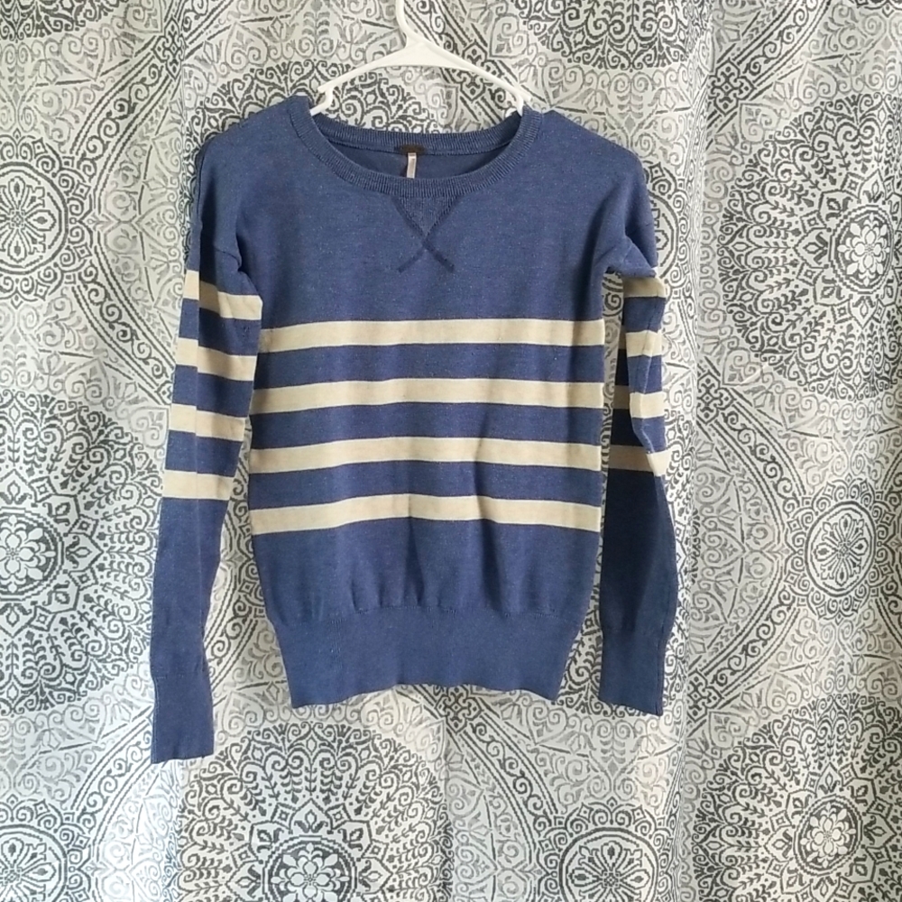 Poof Size Small Cute Sweater!